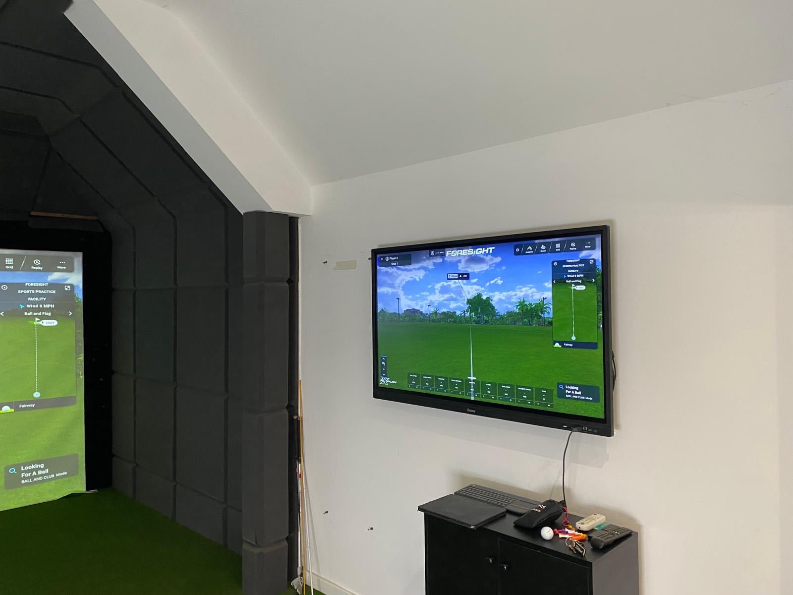 Shot analysis monitor in the indoor studio